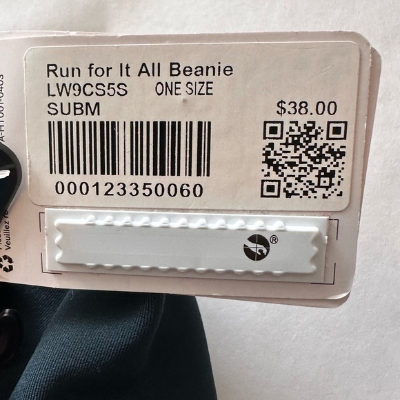 Lululemon NWT Run for It All Beanie Teal One Size - Picture 4 of 4